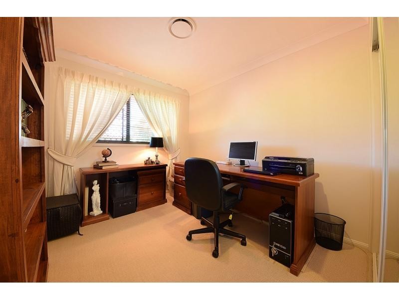 4 Sea Eagle Drive, Burleigh Waters QLD 4220
