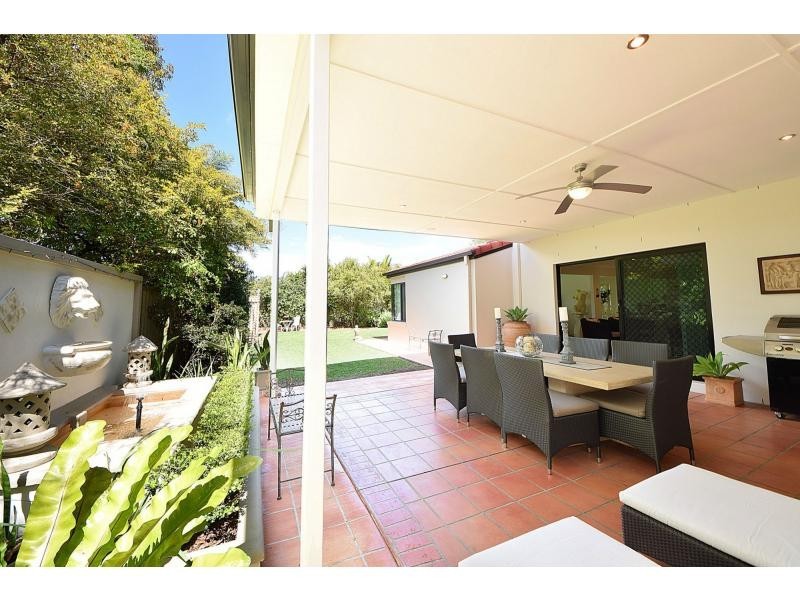 4 Sea Eagle Drive, Burleigh Waters QLD 4220