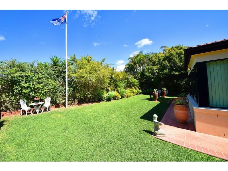 4 Sea Eagle Drive, Burleigh Waters QLD 4220