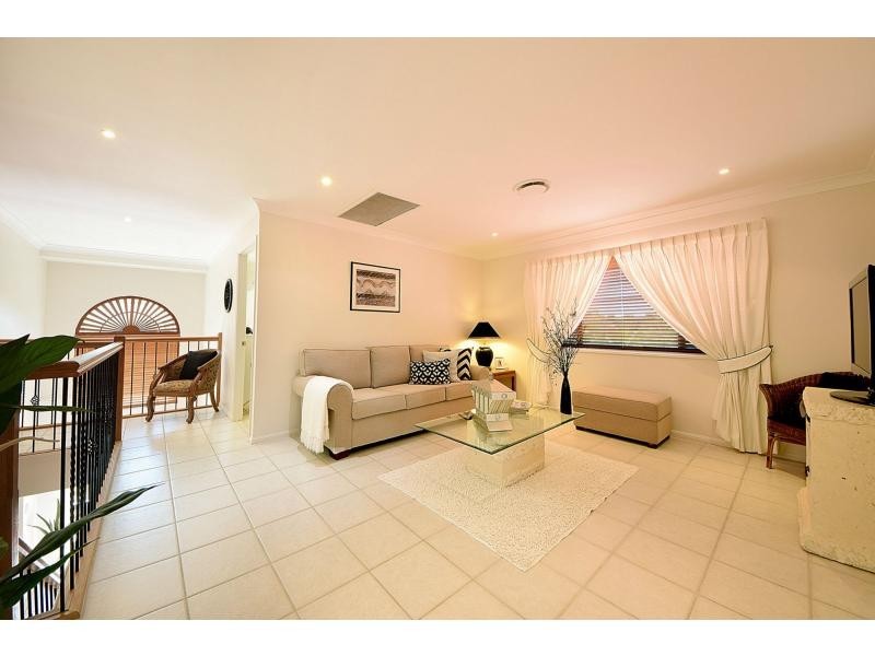 4 Sea Eagle Drive, Burleigh Waters QLD 4220