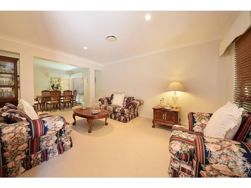 4 Sea Eagle Drive, Burleigh Waters QLD 4220