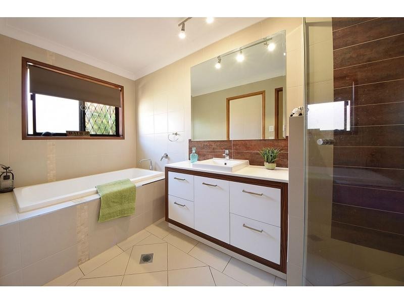 54 Honeyeater Drive, Burleigh Waters QLD 4220