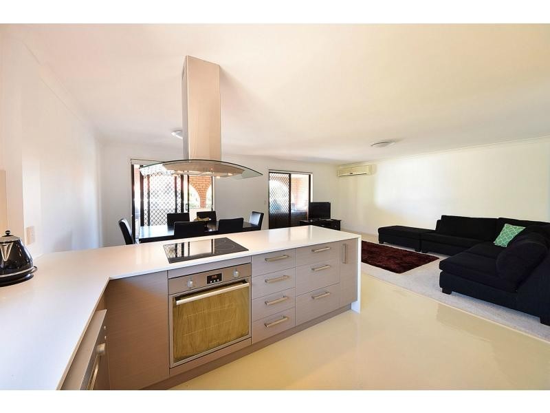 5/31 Armrick Avenue, Broadbeach QLD 4218