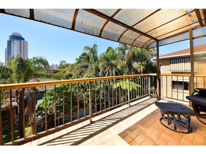 5/31 Armrick Avenue, Broadbeach QLD 4218