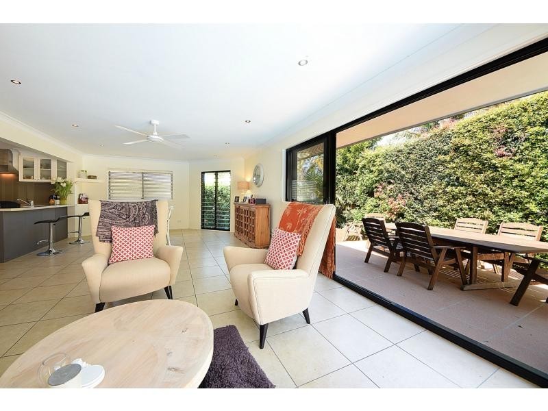 2 Bradley Avenue, Miami QLD 4220