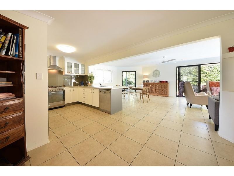 2 Bradley Avenue, Miami QLD 4220