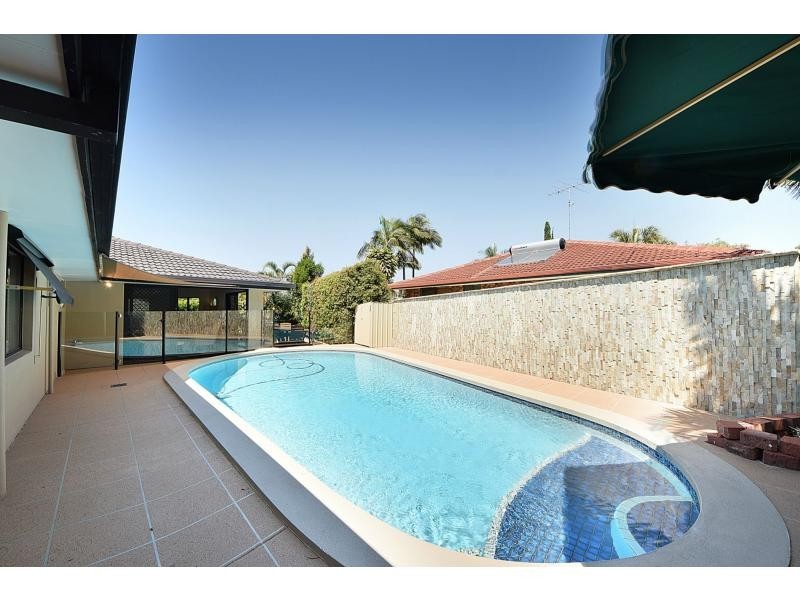 2 Bradley Avenue, Miami QLD 4220