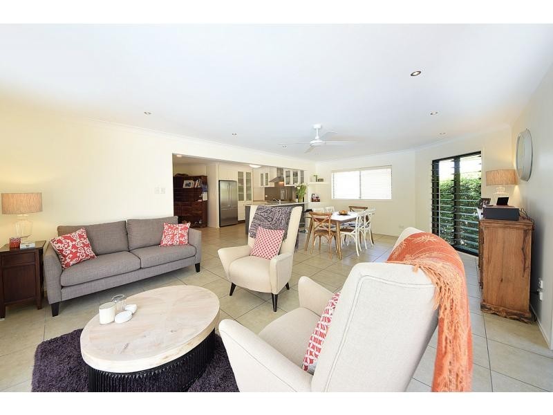 2 Bradley Avenue, Miami QLD 4220