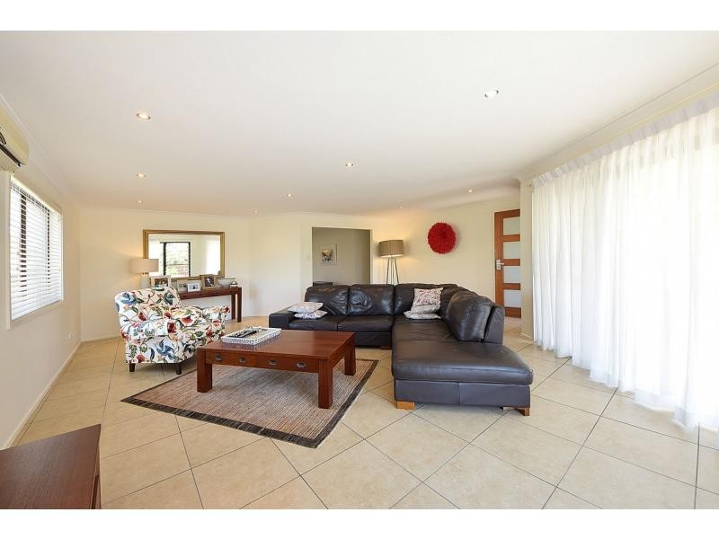 2 Bradley Avenue, Miami QLD 4220