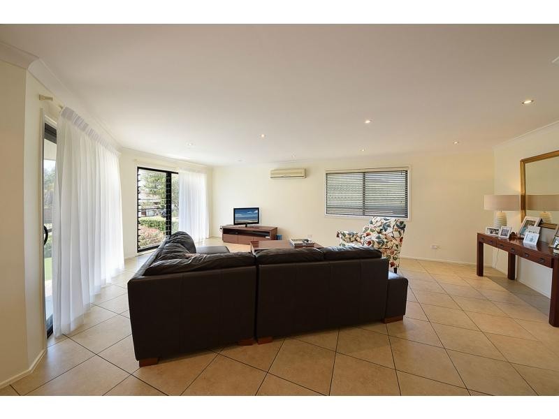 2 Bradley Avenue, Miami QLD 4220