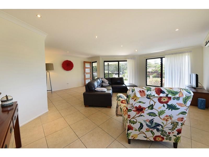 2 Bradley Avenue, Miami QLD 4220