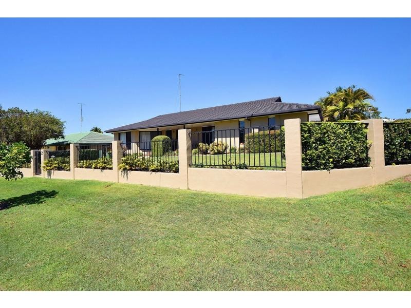 2 Bradley Avenue, Miami QLD 4220