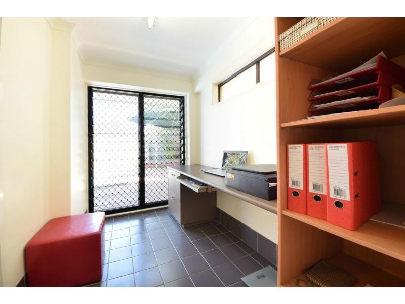 2 Bradley Avenue, Miami QLD 4220