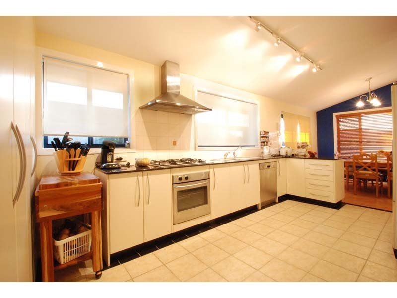 74 Acanthus Avenue, Burleigh Heads QLD 4220