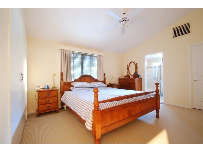 74 Acanthus Avenue, Burleigh Heads QLD 4220