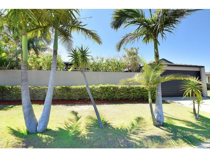 8 Babbler Court, Burleigh Waters QLD 4220