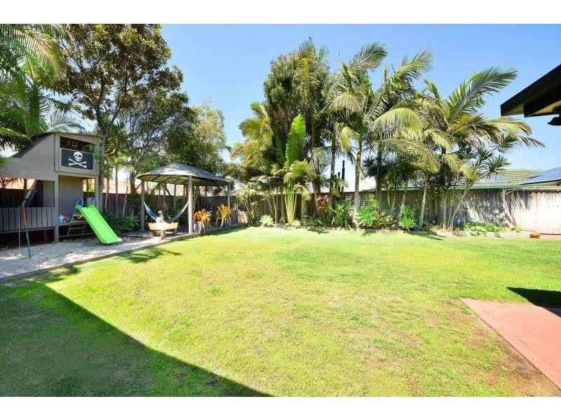 8 Babbler Court, Burleigh Waters QLD 4220