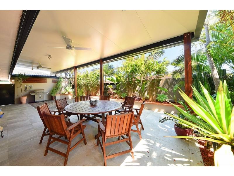 8 Babbler Court, Burleigh Waters QLD 4220