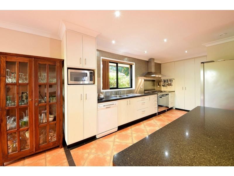 8 Babbler Court, Burleigh Waters QLD 4220