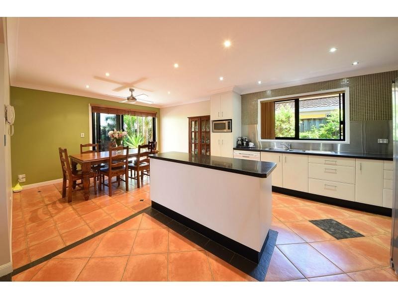 8 Babbler Court, Burleigh Waters QLD 4220