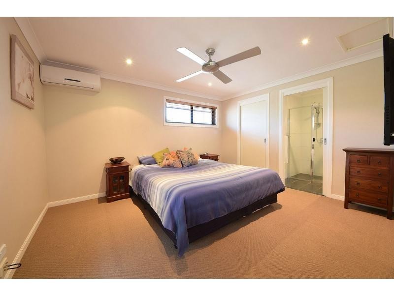 8 Babbler Court, Burleigh Waters QLD 4220