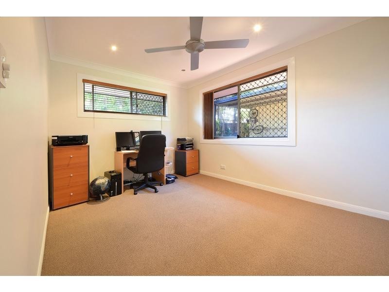 8 Babbler Court, Burleigh Waters QLD 4220