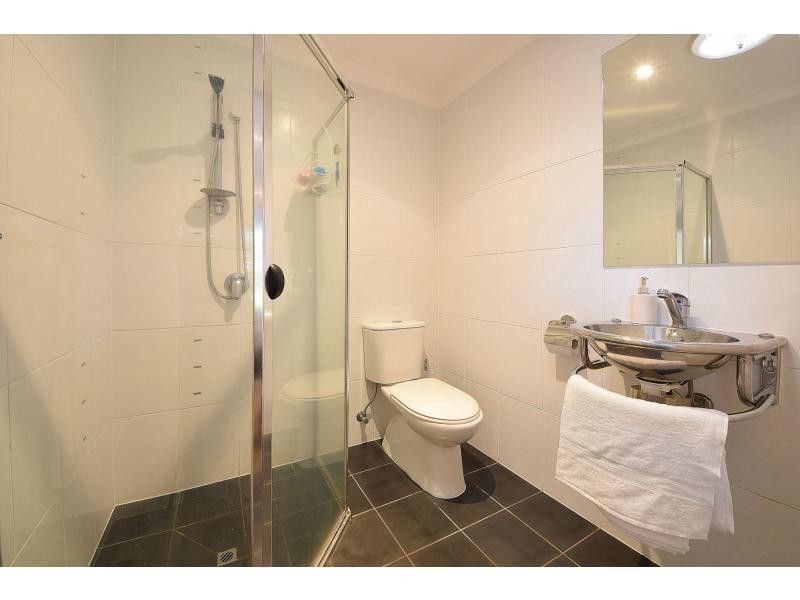 8 Babbler Court, Burleigh Waters QLD 4220