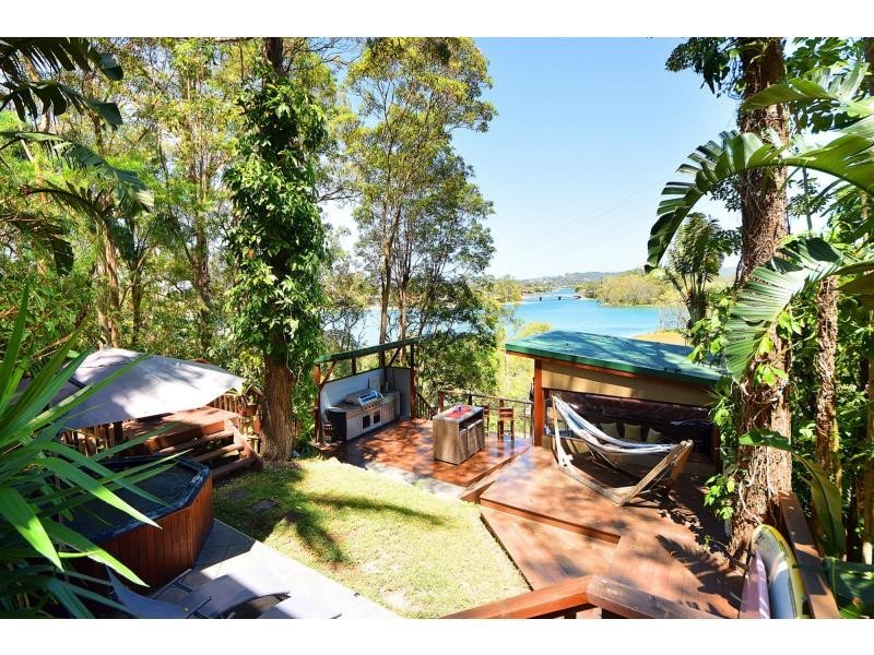 120 Ocean Parade, Burleigh Heads QLD 4220