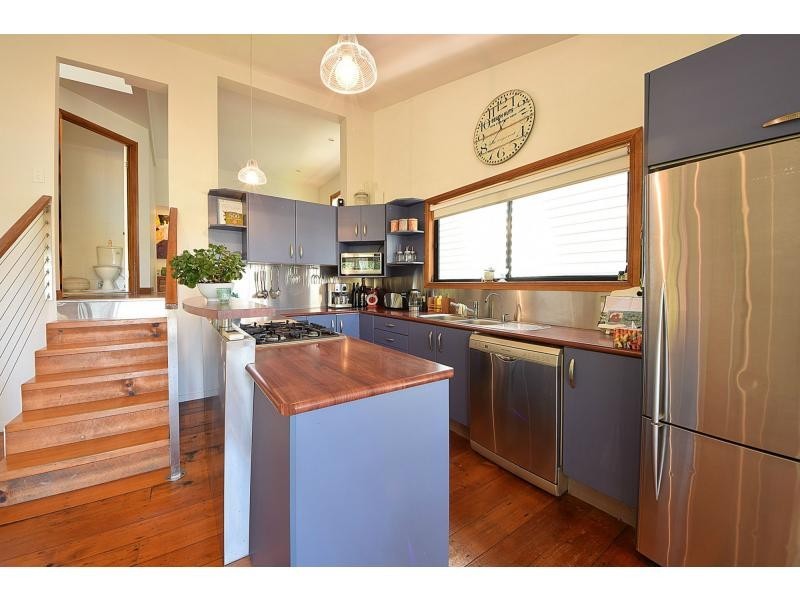 120 Ocean Parade, Burleigh Heads QLD 4220