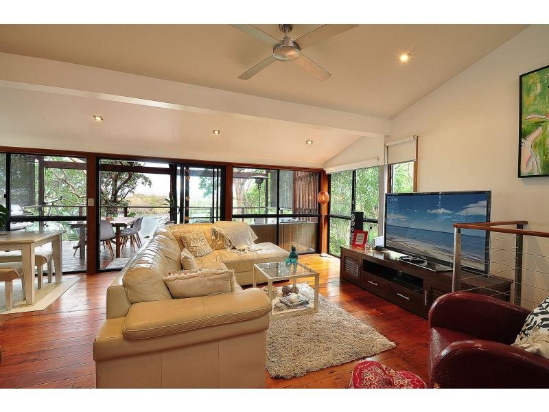 120 Ocean Parade, Burleigh Heads QLD 4220