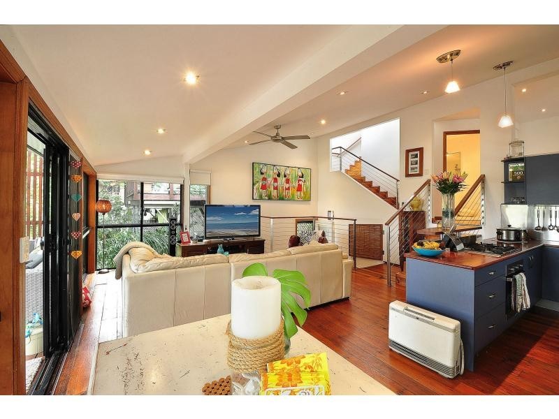 120 Ocean Parade, Burleigh Heads QLD 4220