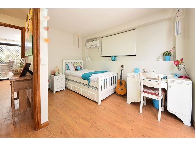 120 Ocean Parade, Burleigh Heads QLD 4220