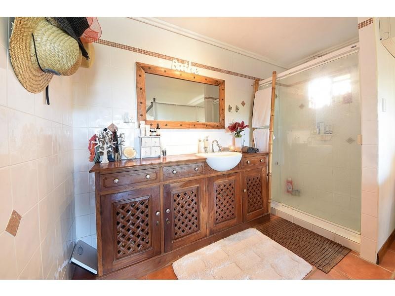 120 Ocean Parade, Burleigh Heads QLD 4220