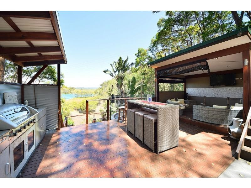 120 Ocean Parade, Burleigh Heads QLD 4220
