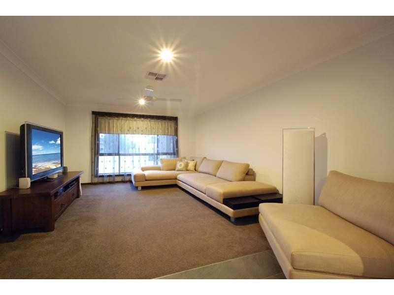 8 Violet Court, Miami QLD 4220