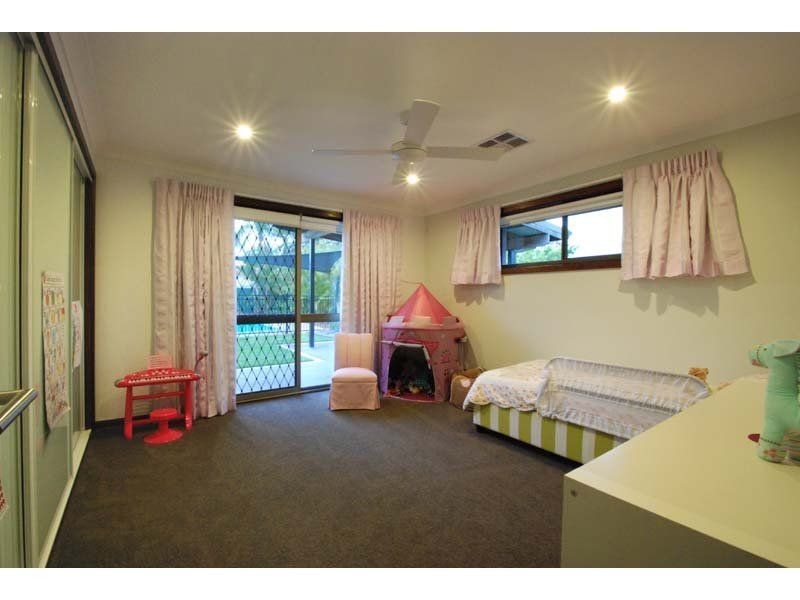 8 Violet Court, Miami QLD 4220