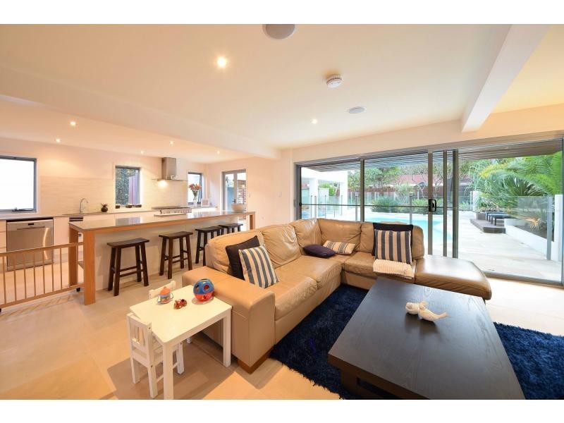 53 Warrina Crescent, Burleigh Waters QLD 4220