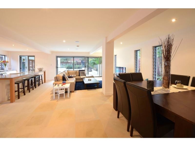 53 Warrina Crescent, Burleigh Waters QLD 4220