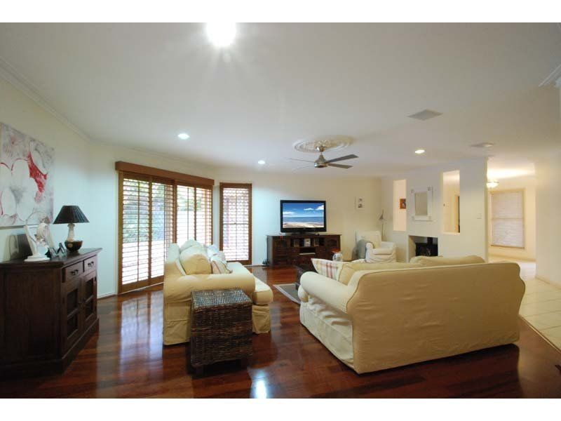 38 Wedgebill Parade, Burleigh Waters QLD 4220