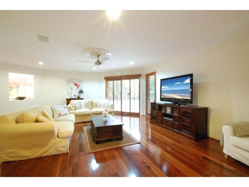38 Wedgebill Parade, Burleigh Waters QLD 4220