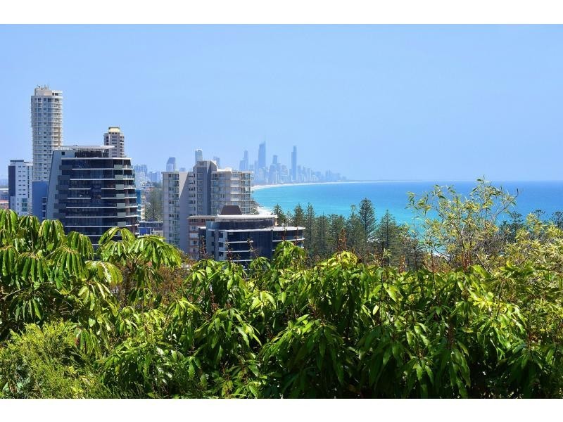 2/18 Brake Street, Burleigh Heads QLD 4220