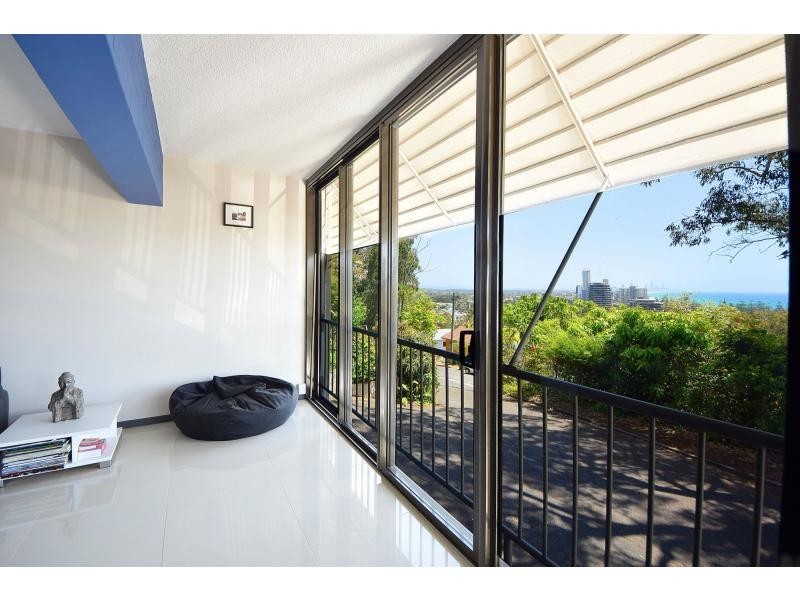 2/18 Brake Street, Burleigh Heads QLD 4220