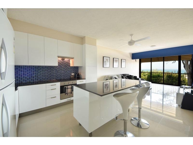 2/18 Brake Street, Burleigh Heads QLD 4220