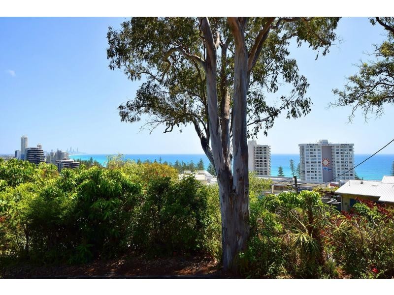2/18 Brake Street, Burleigh Heads QLD 4220