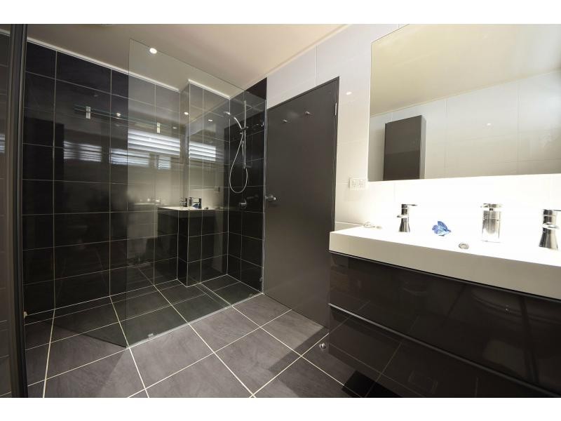 2/18 Brake Street, Burleigh Heads QLD 4220