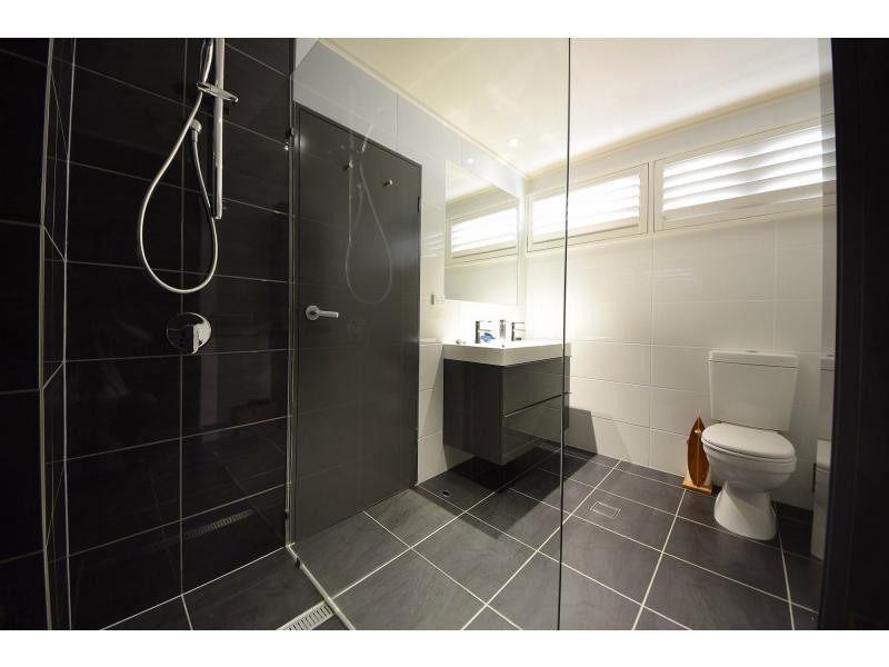 2/18 Brake Street, Burleigh Heads QLD 4220