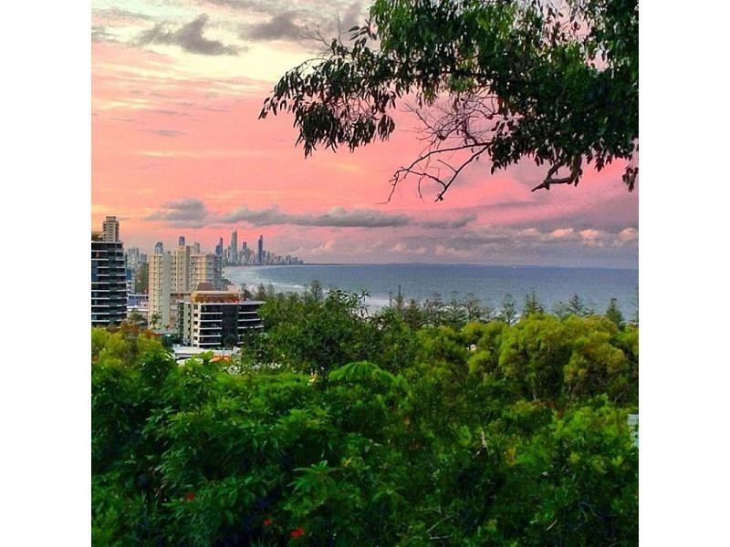 2/18 Brake Street, Burleigh Heads QLD 4220