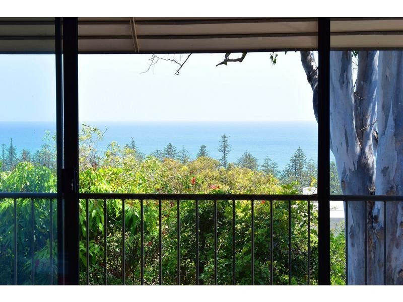 2/18 Brake Street, Burleigh Heads QLD 4220