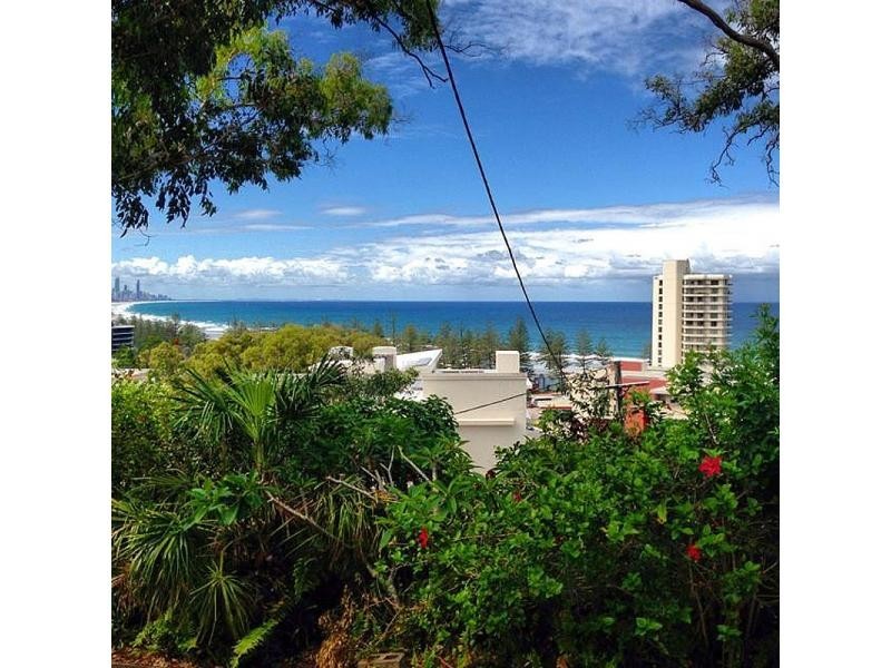 2/18 Brake Street, Burleigh Heads QLD 4220