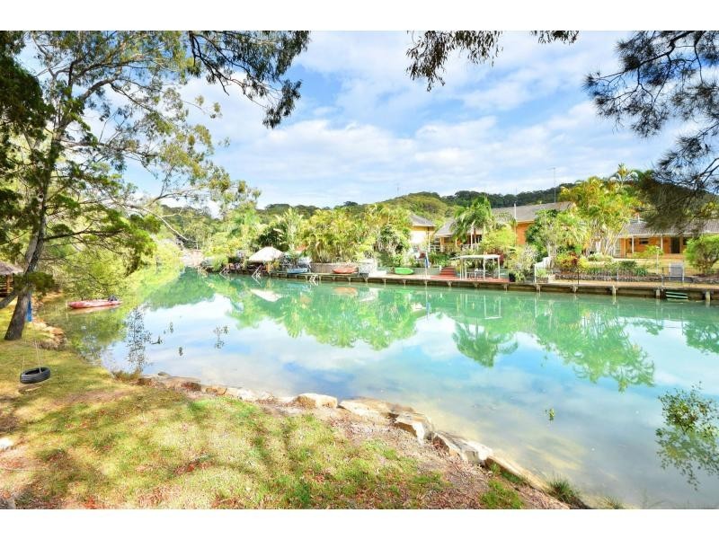 82 Ocean Parade, Burleigh Heads QLD 4220